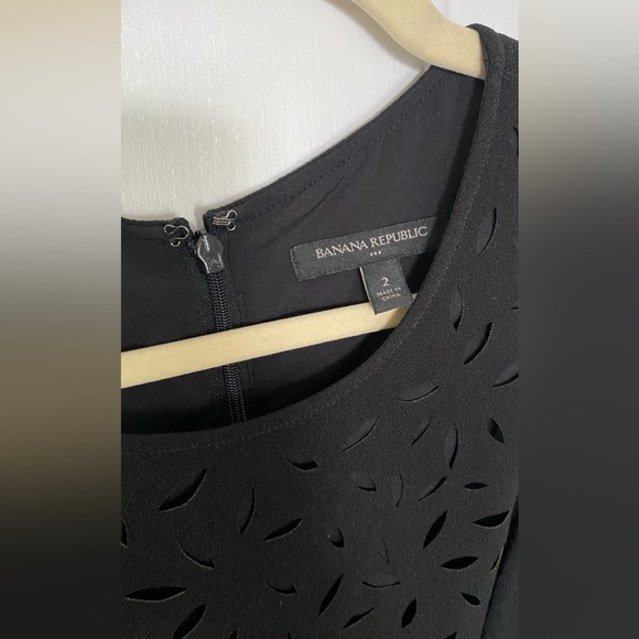 Banana Republic Factory Sleeveless Laser-Cut Sheath Dress 2 - Picture 4 of 8